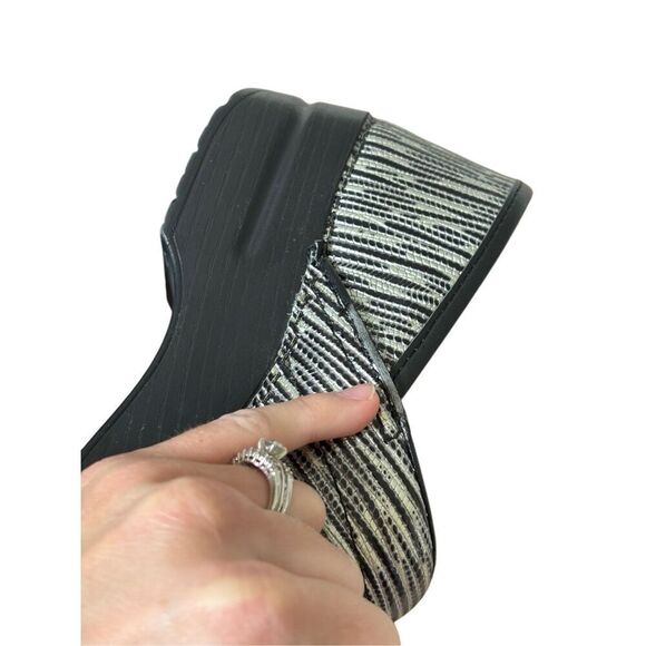 Dansko Black Sliver Tooled Leather Clog Shoes Size 38 US 7.5 8 Slip On Comfort - Picture 8 of 11